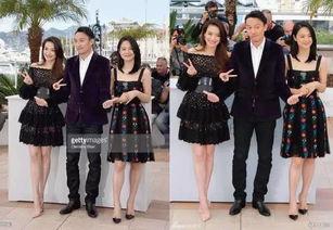 男明星抱女明星腿,男明星柔情一抱，女明星娇羞瞬间